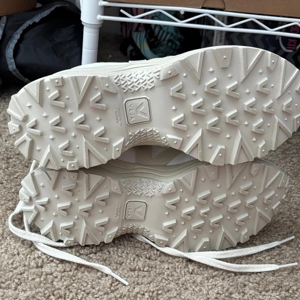 Veja Off-White and Beige Sneakers, brand new - Picture 4 of 5